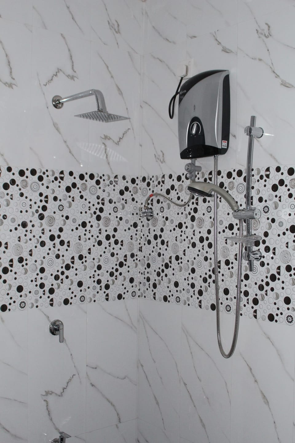 Comfort Room | Bathroom | Shower, rainfall showerhead, free toiletries, hair dryer