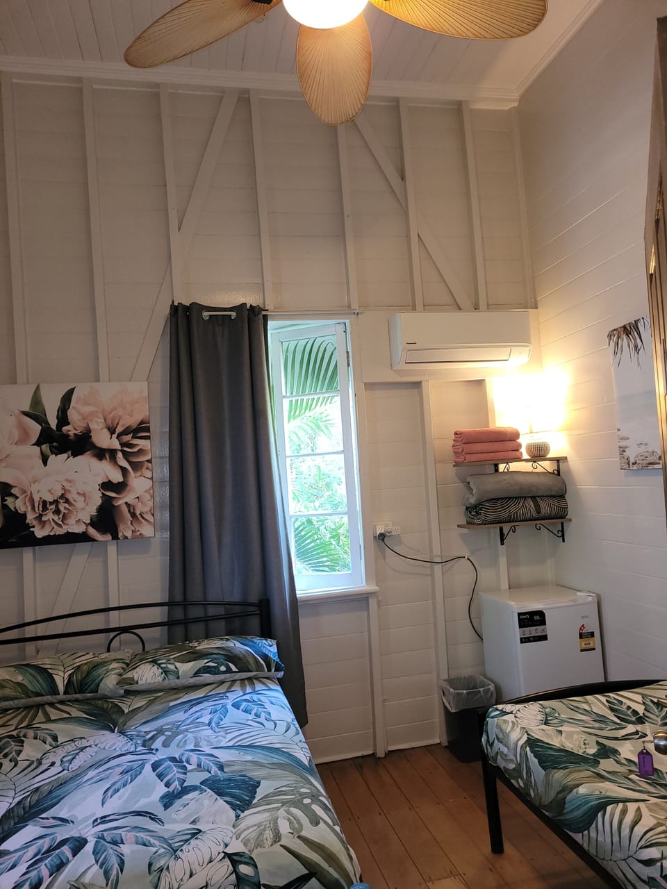 In-room safe, soundproofing, free WiFi, bed sheets