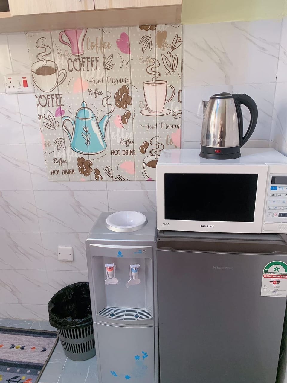 Business Apartment | Private kitchen | Fridge, microwave, cookware/dishes/utensils
