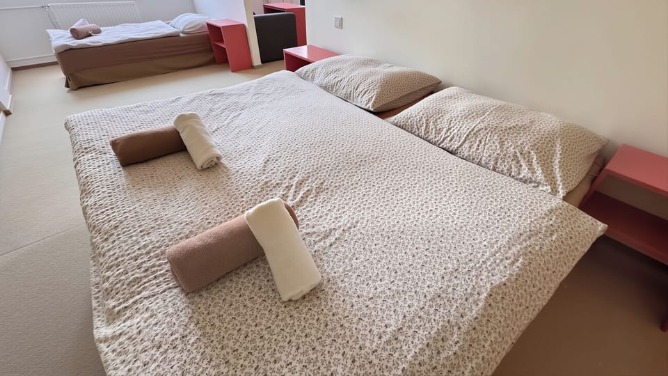Triple Room | Cribs (surcharge), WiFi (free), bed sheets