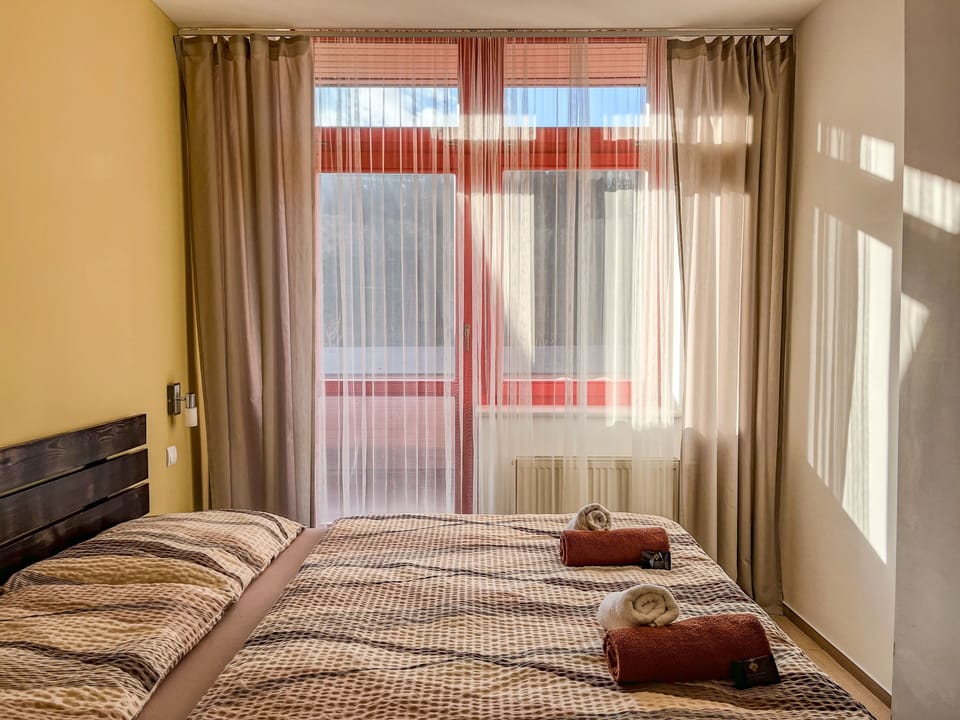 Double Room | Cribs (surcharge), WiFi (free), bed sheets