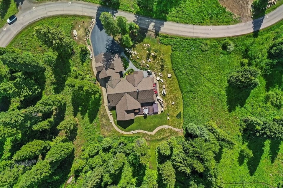 Birds'-eye of Sugarloaf Summit Estate, your 1 acre year-round retreat--you'll love the seclusion yet proximity to EVERYTHING at Tamarack Resort. The automatic mosquito abatement around the perimeter is unbelievable in the summer