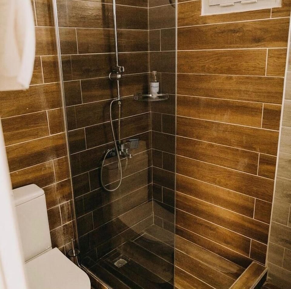 Shower, towels