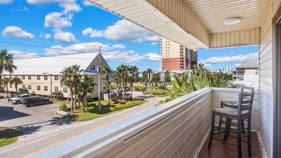Perky Pelican Balcony