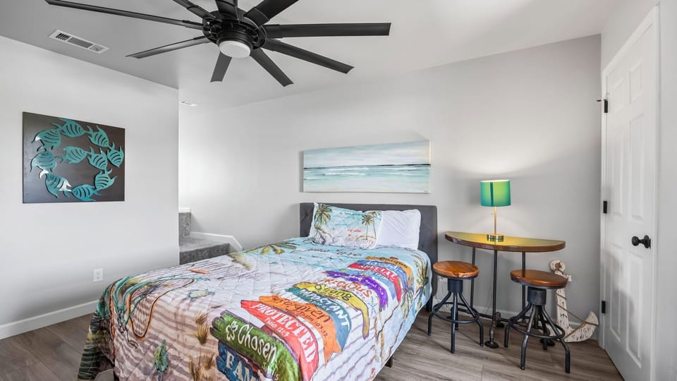 Perky Pelican Bedroom 3