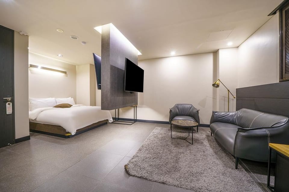 Super Deluxe | Down comforters, free minibar, individually decorated