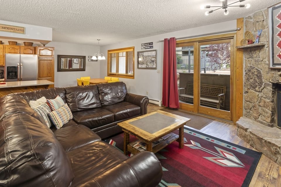 Condo, 2 Bedrooms | Living area | Smart TV