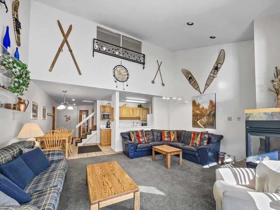 Condo, 3 Bedrooms | Living area | Smart TV