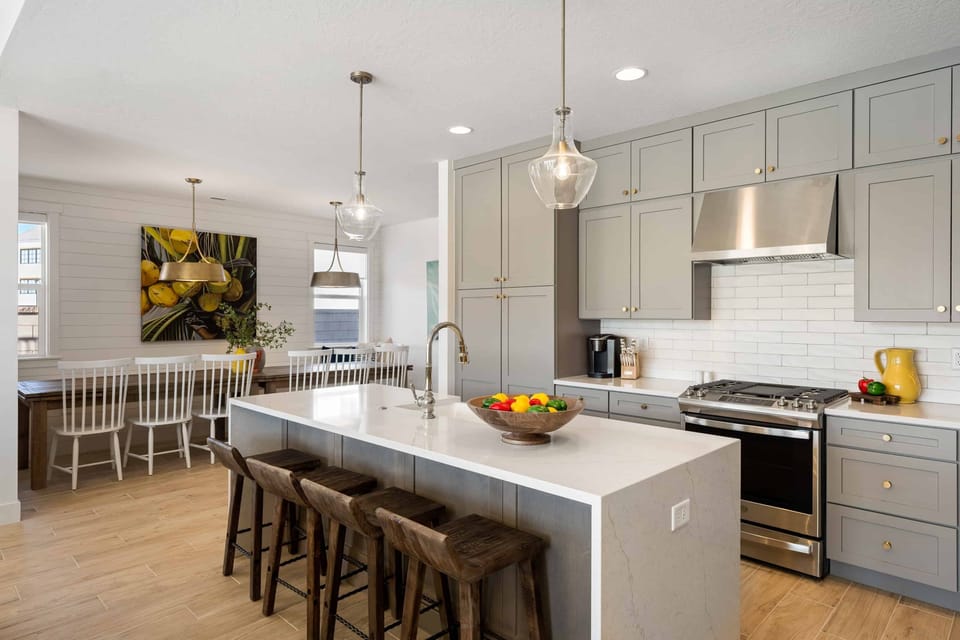 Townhome, 5 Bedrooms | Private kitchen | Fridge, oven, coffee/tea maker, toaster