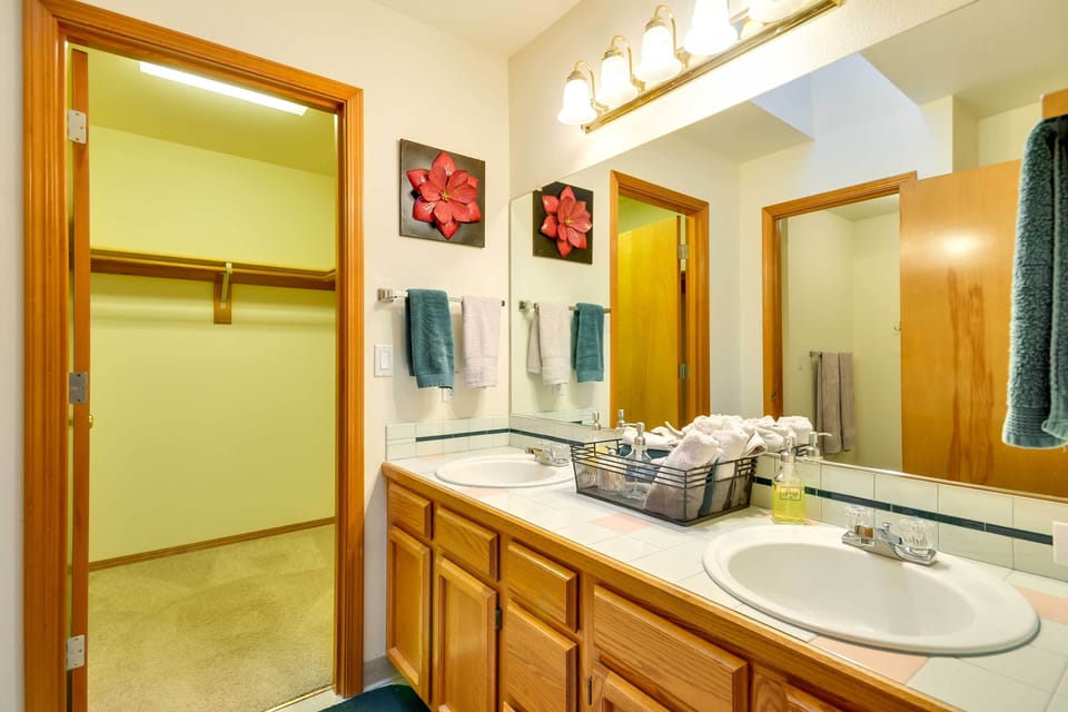 Milwaukie Home w/ Covered Porch: Dogs Welcome! Cottage in Clackamas County