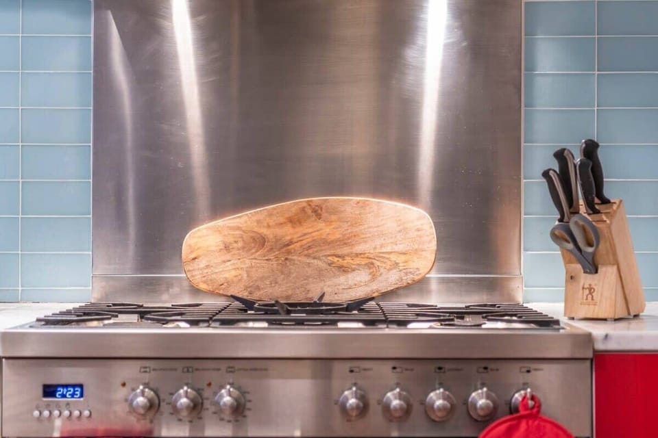 Fully-equipped kitchen 