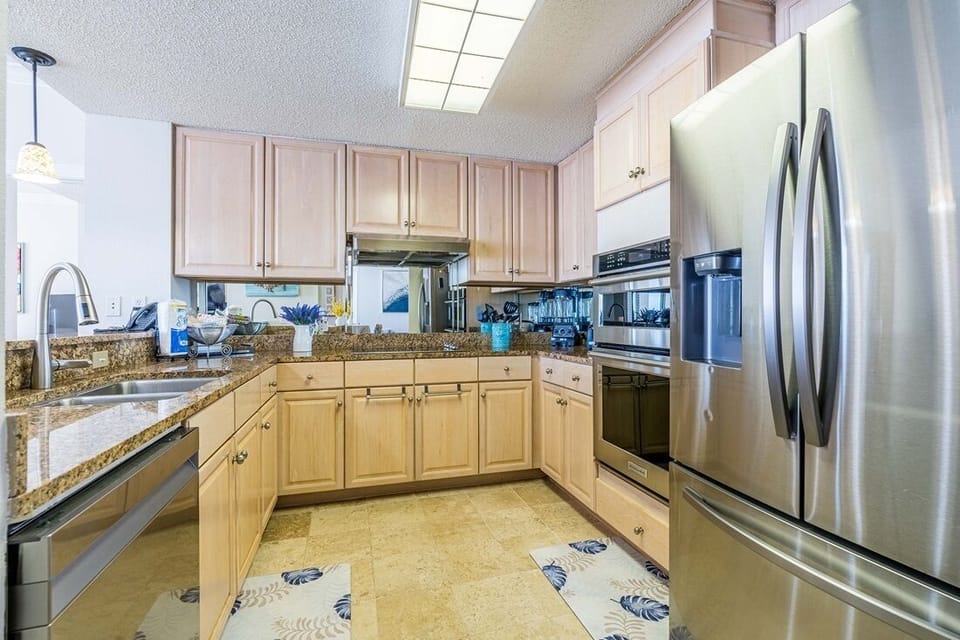 Beach Club 1705B Kitchen