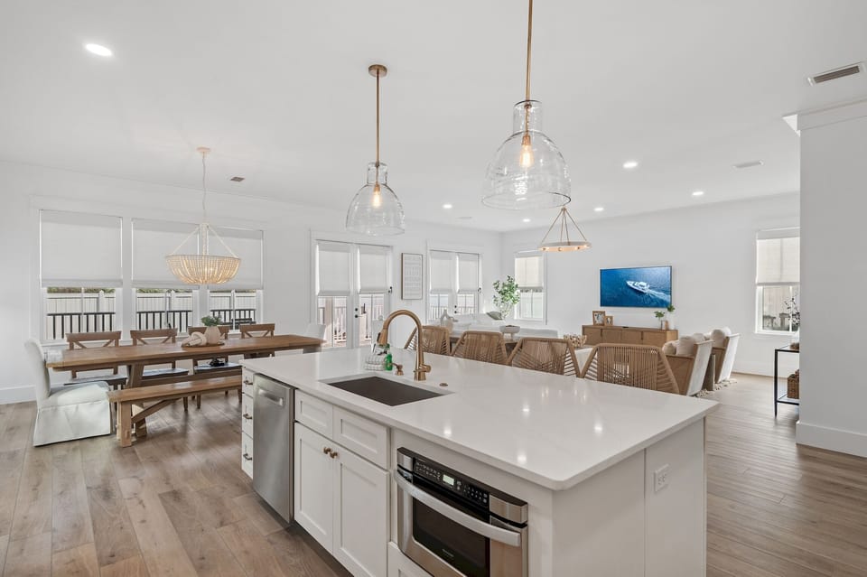 Gourmet kitchen with everything you need for group meals and snacks on the beach