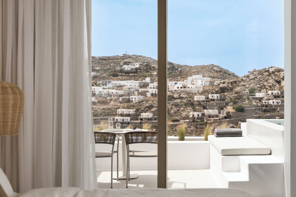 Junior Suite with Side Sea View and Jetted Tub | 1 bedroom, hypo-allergenic bedding, down comforters, minibar