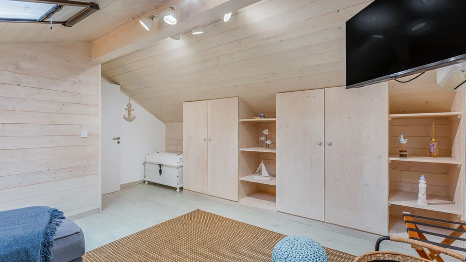 This inviting attic living space, with its warm wood accents and abundant light, offers a serene spot for relaxation and quiet moments.
#AtticLounge #CozyNook #LovelyStay