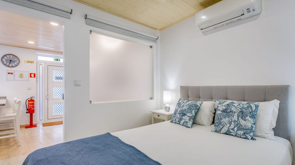Drift off to sleep in this comfortable bedroom, featuring a plush bed and subtle, calming decor.
#Bedroom #ComfortableStay #LovelyStay
