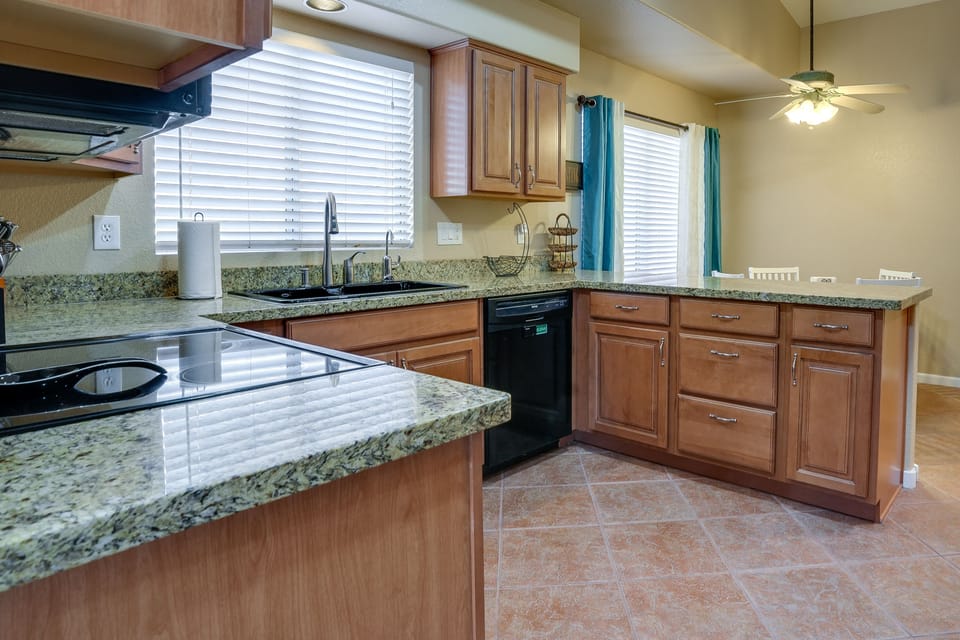 Eat-In Kitchen
