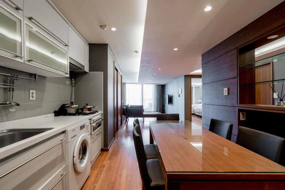 Two Bedroom Premier Suite | Private kitchen | Fridge, microwave, electric kettle