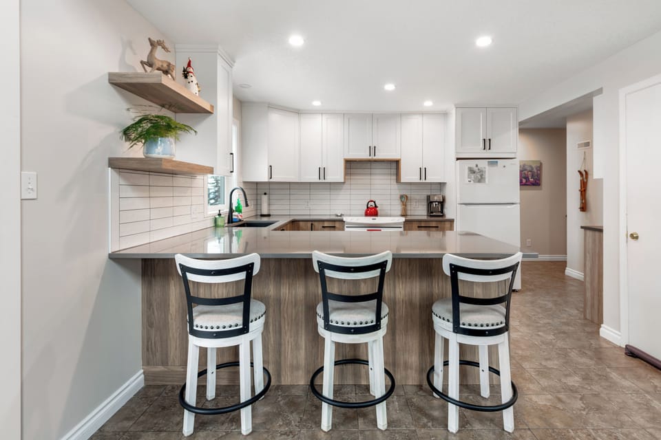 Breakfast Bar in Kitchen
