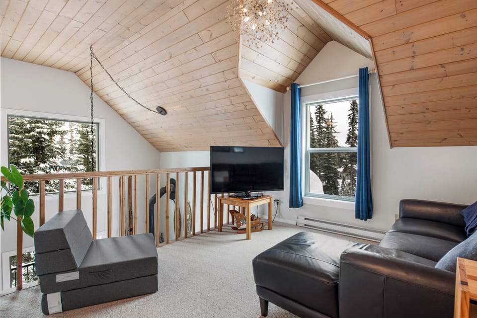 Loft Area with TV
