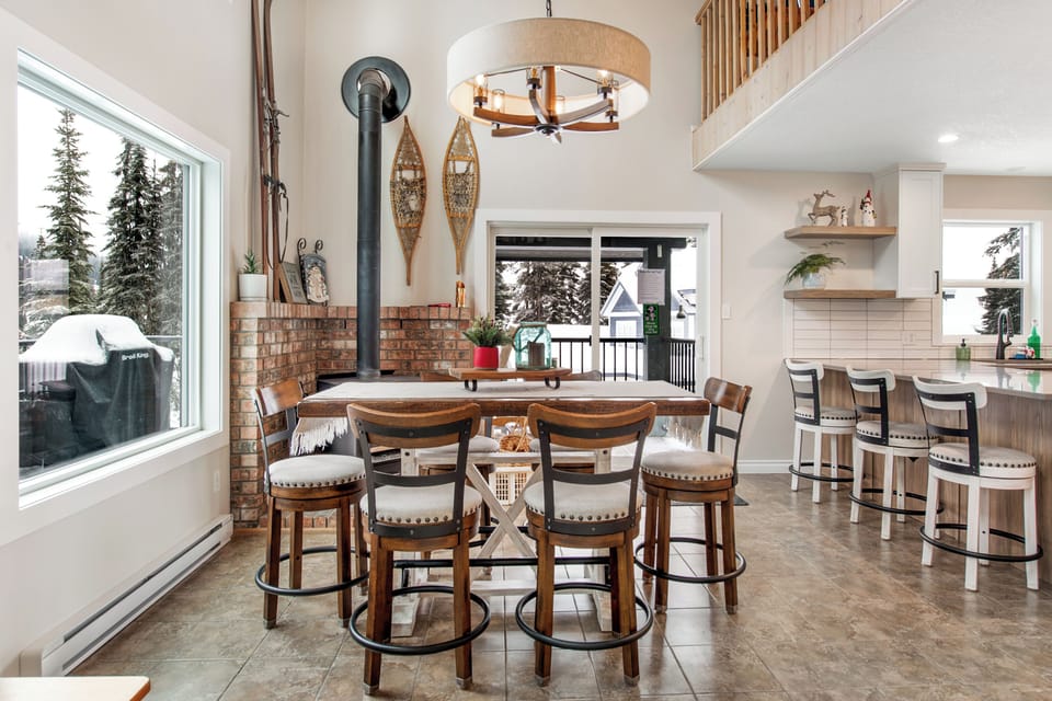 Dining Area & Fireplace
