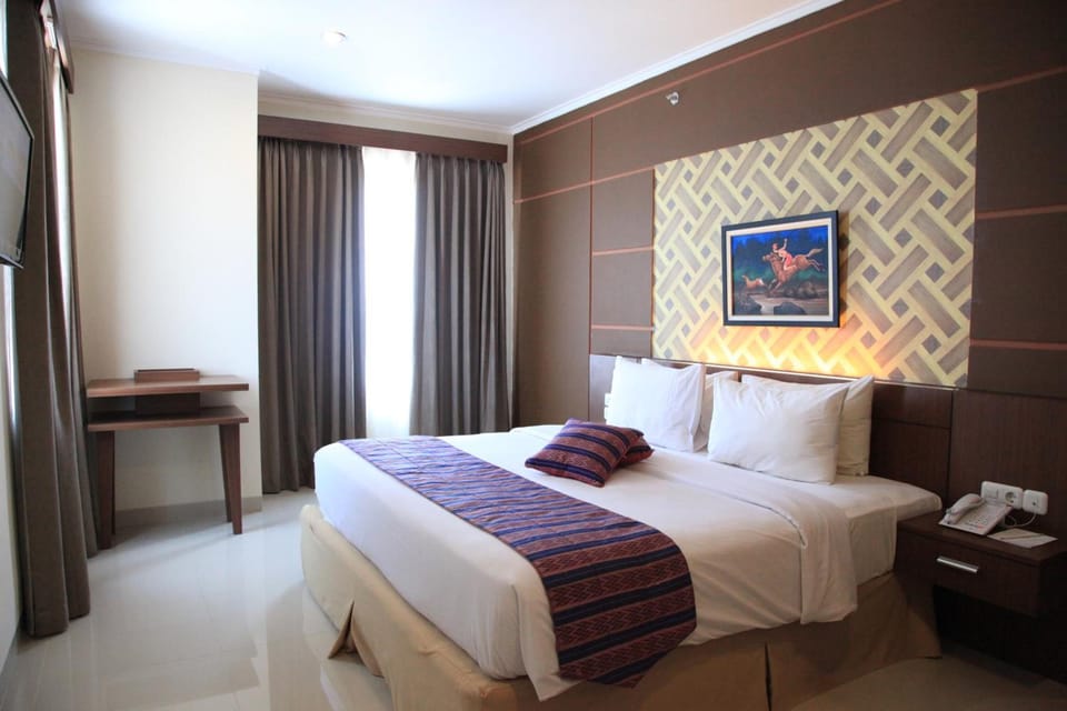 In-room safe, desk, WiFi (free), bed sheets