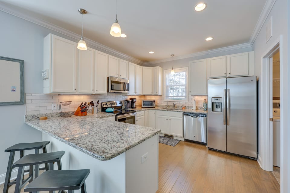 Kitchen | Dishwasher | 2 Coffee Makers | Toaster Oven