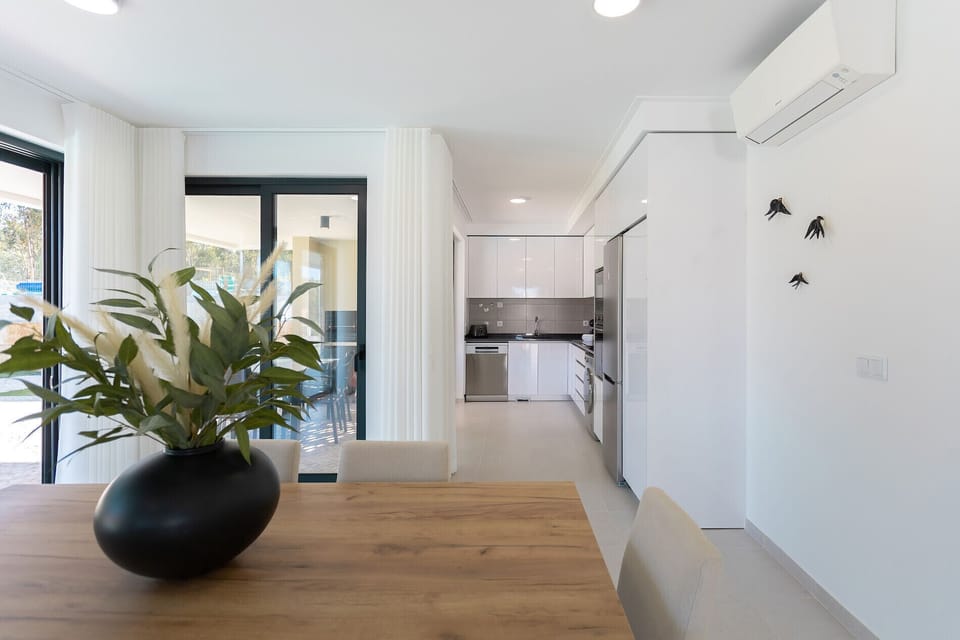 Luxury holiday home with private pool in Salir do Porto. Situated a short distance from the famous playas of the West of Portugal.