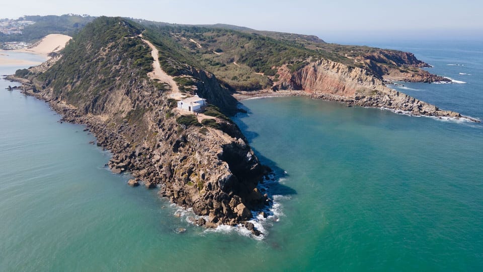 Luxury holiday home with private pool in Salir do Porto. Situated a short distance from the famous playas of the West of Portugal.