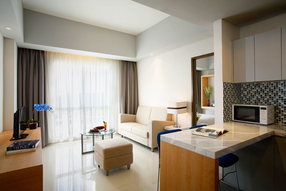 Apartment | Living room | 43-inch LCD TV with cable channels