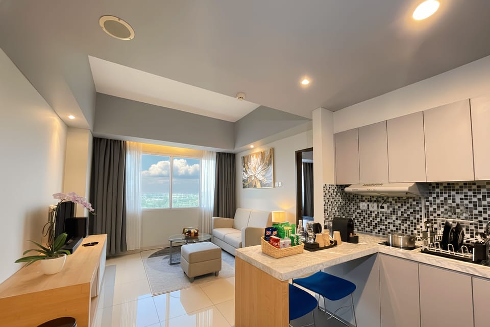 Junior Suite | Living area | 43-inch LCD TV with cable channels