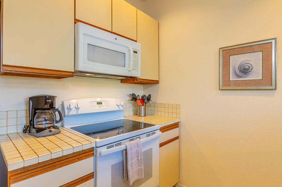 Smooth stove top makes for easy clean up!