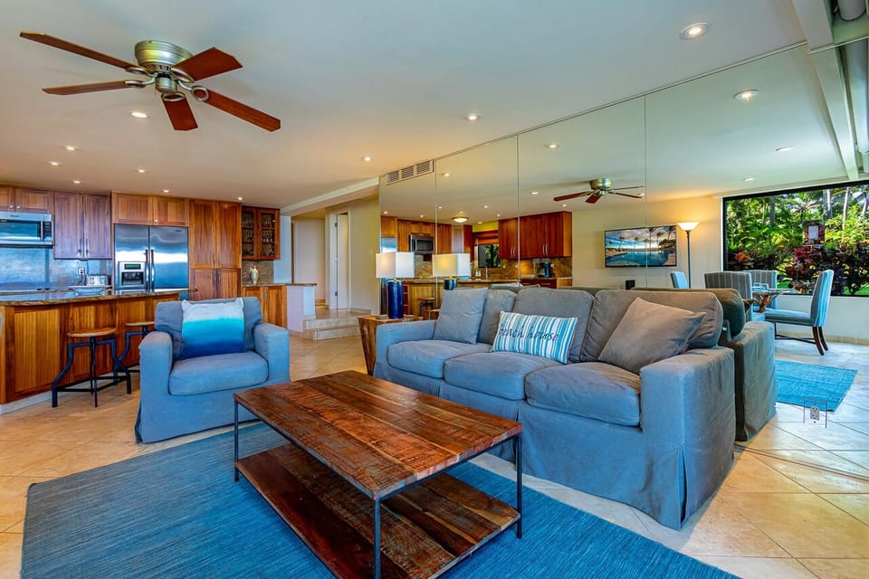 Entrance to the living room from the lanai