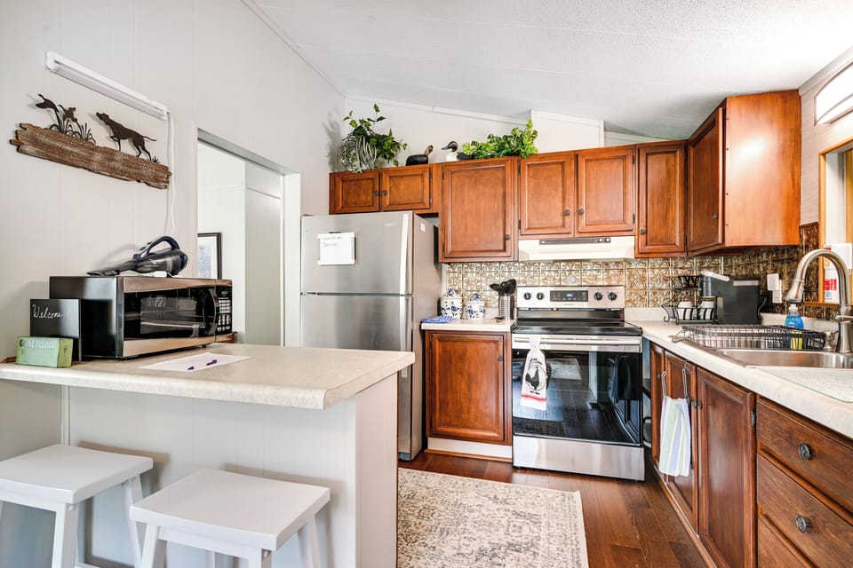 Kitchen | Breakfast Bar | Cooking Basics | Coffee Maker | Microwave