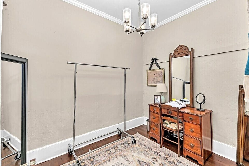 Office/dressing room off bedroom 2