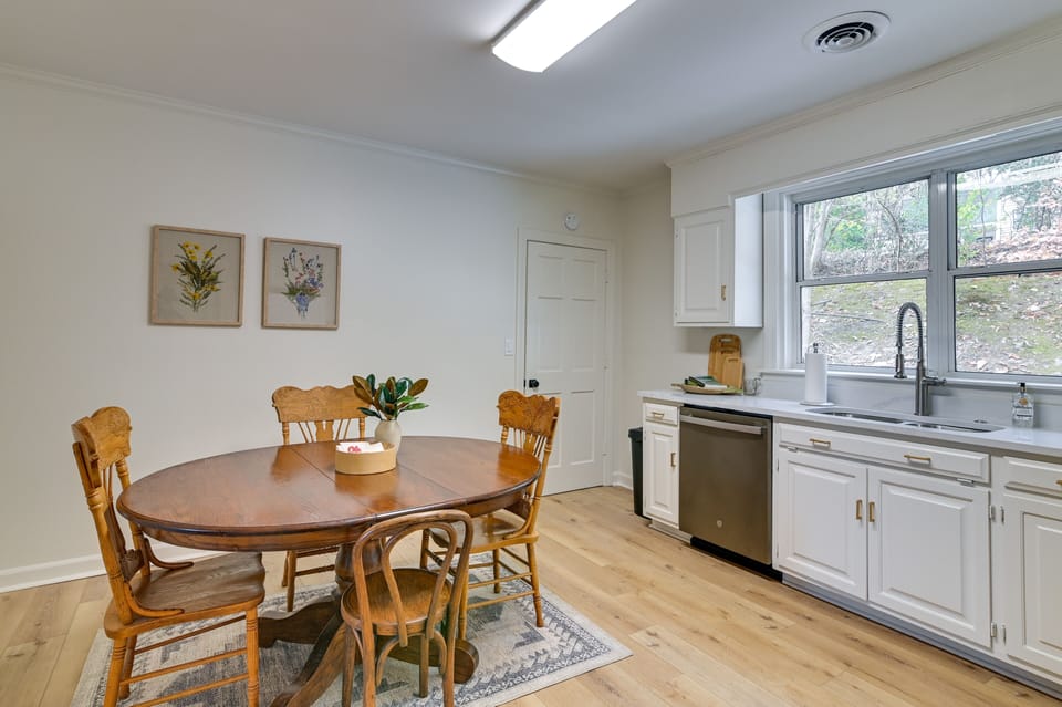 Dining Area | Kitchen