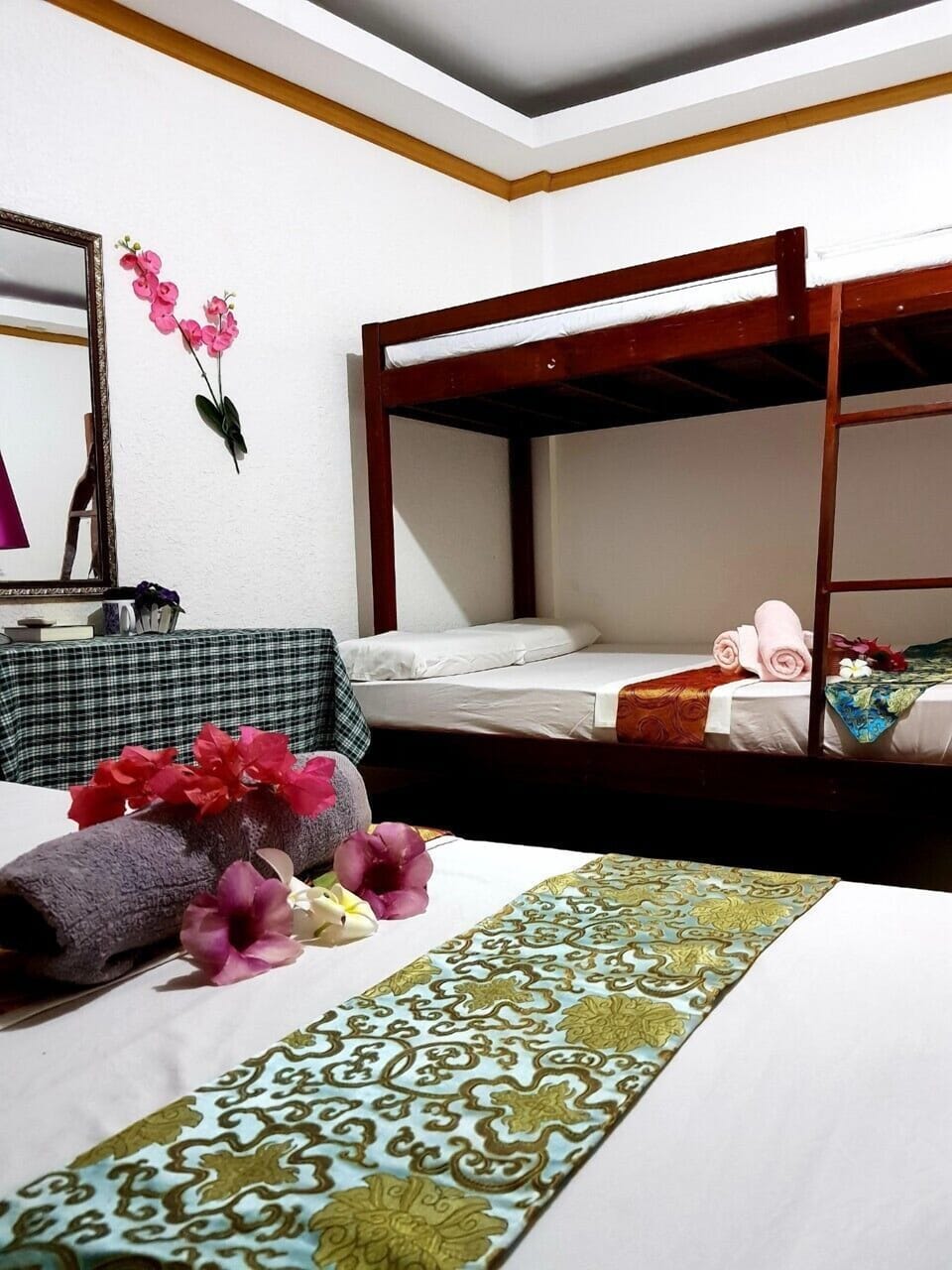 Deluxe Quadruple Room, Garden View | Desk, WiFi (free), bed sheets