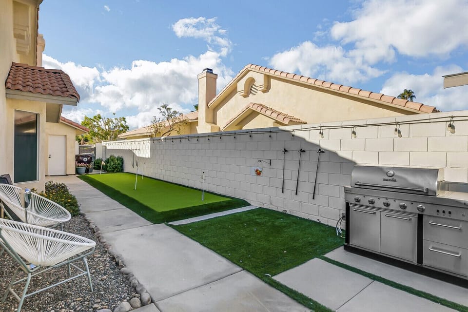 Private side yard w/ turf lawn & built-in grill for casual cookouts