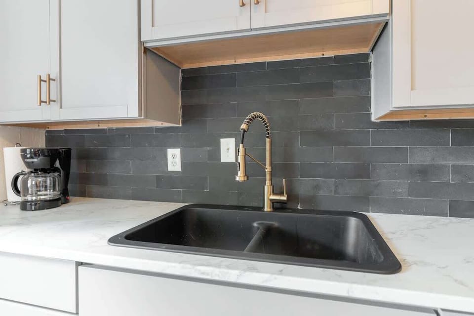 New sink and backsplash