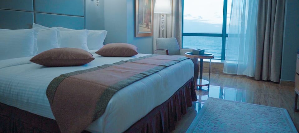 Deluxe Double or Twin Room | In-room safe, desk, laptop workspace, blackout drapes