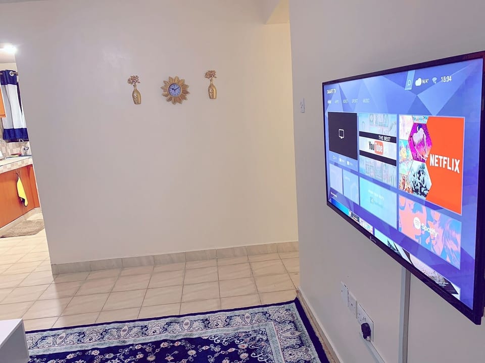 Business Apartment | Living area | 24-inch Smart TV with digital channels