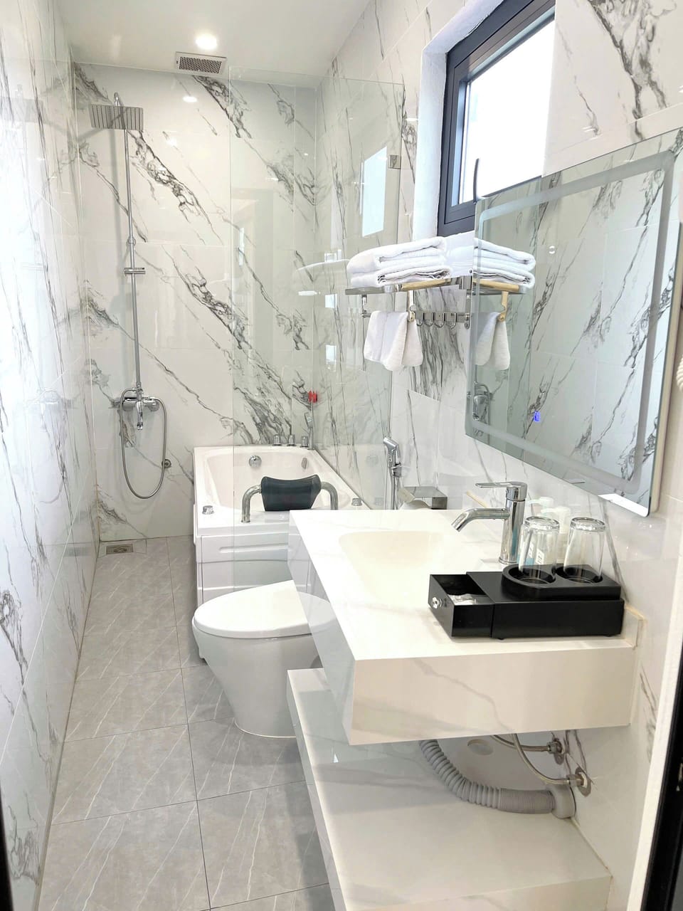 Deluxe Double Room, Bathtub | Bathroom | Combined shower/tub, deep soaking tub, rainfall showerhead
