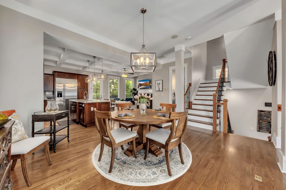 Bassett Dining Table (6 seats)