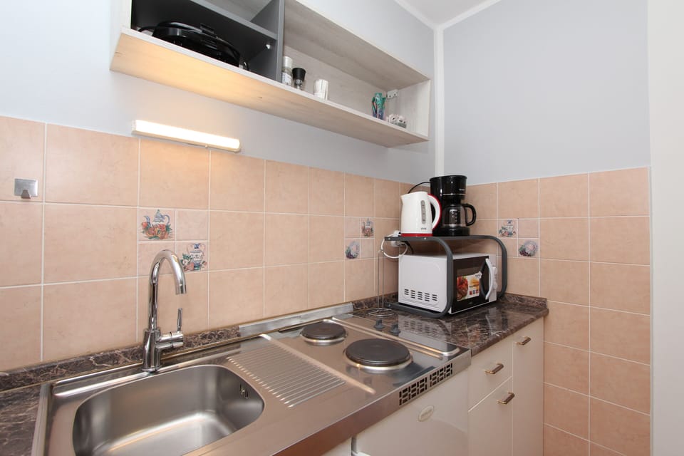 Apartment, 2 Bedrooms | Private kitchen