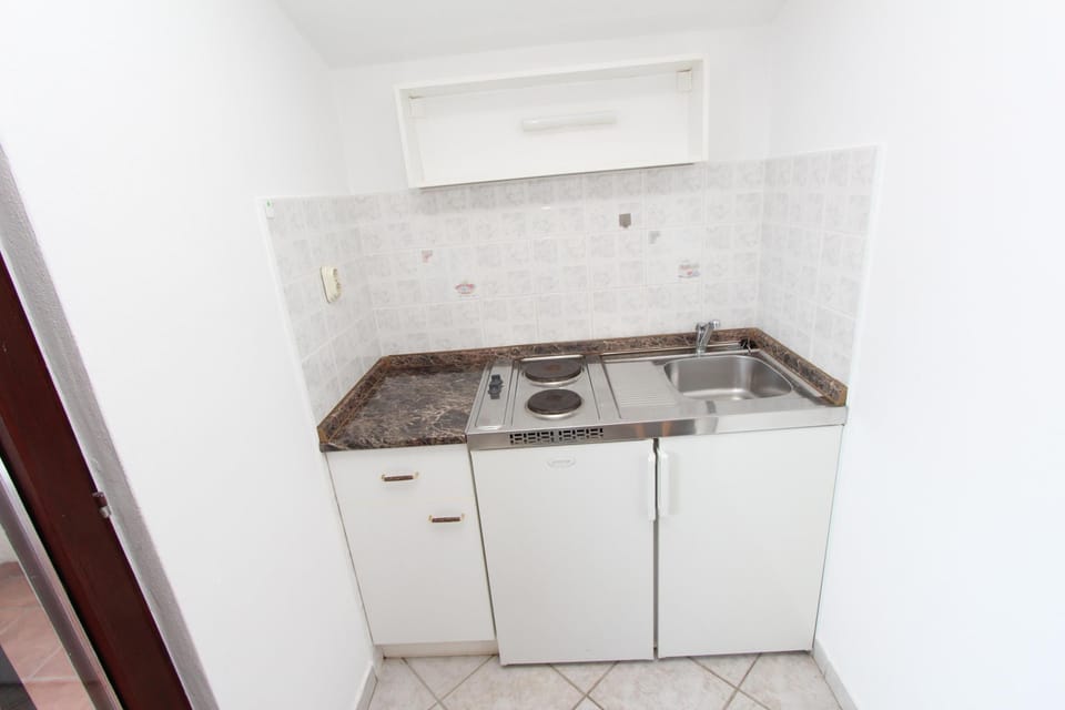 Apartment, 1 Bedroom | Private kitchen