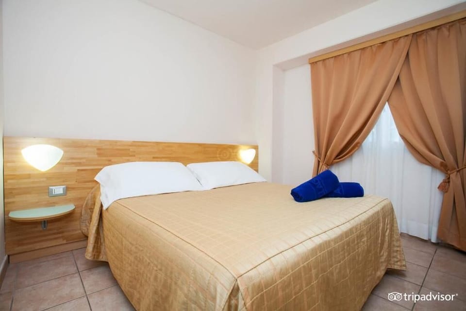 2 bedrooms, desk, individually decorated, individually furnished