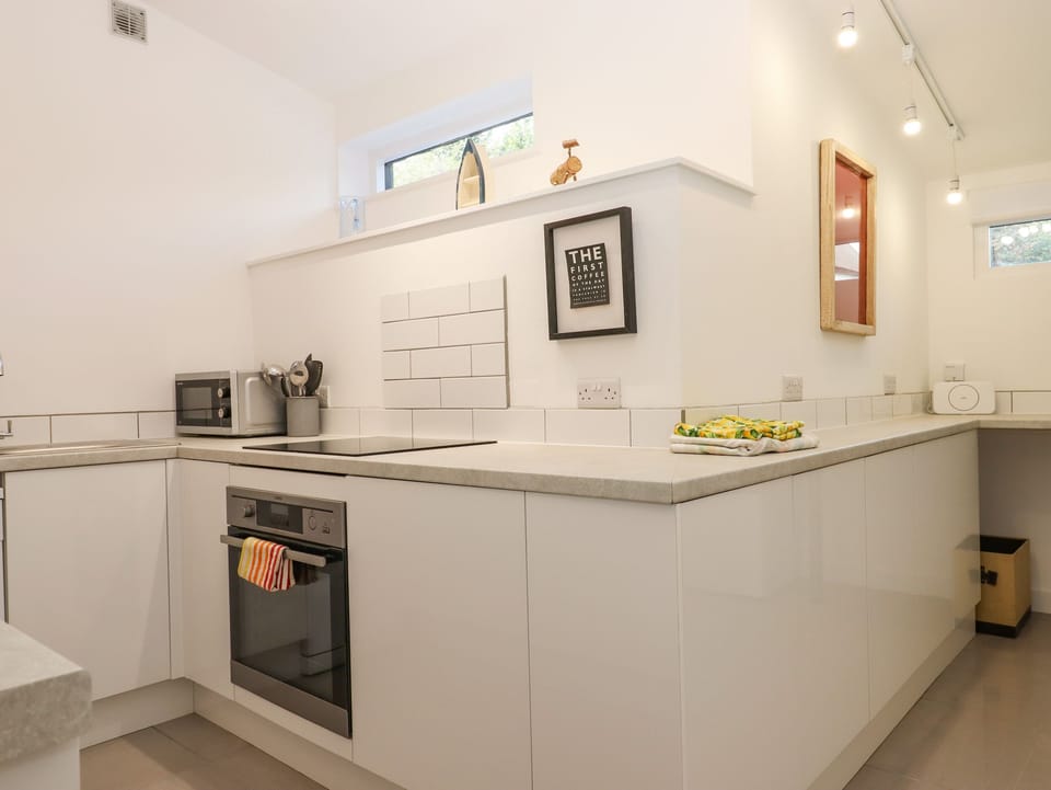 Fridge, dishwasher, electric kettle, toaster