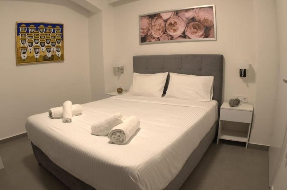 2 bedrooms, premium bedding, down comforters, individually decorated