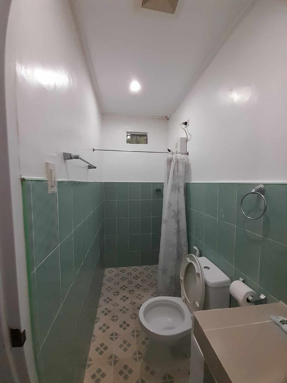 Standard Quadruple Room | Bathroom | Shower, rainfall showerhead, bidet, towels