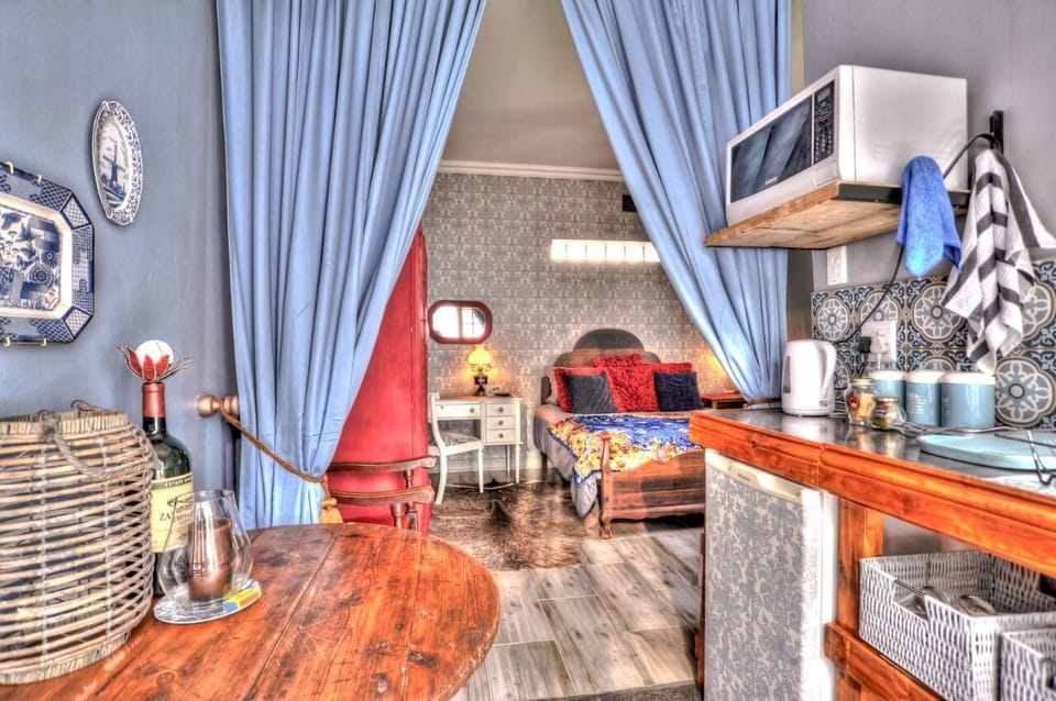 Blue Suite | Mini-refrigerator
